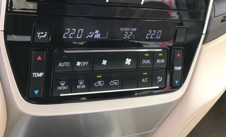 车里rear的按键是什么意思