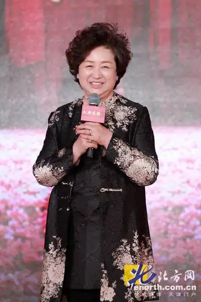 黄晓明母亲张素霞惊喜亮相