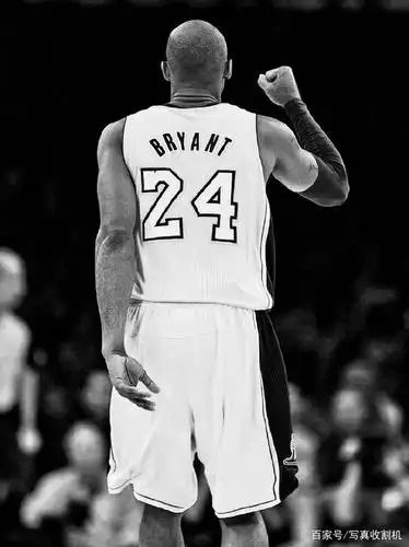科比的黑白写真照来了!我哭着保存下来拿来做手机壁纸