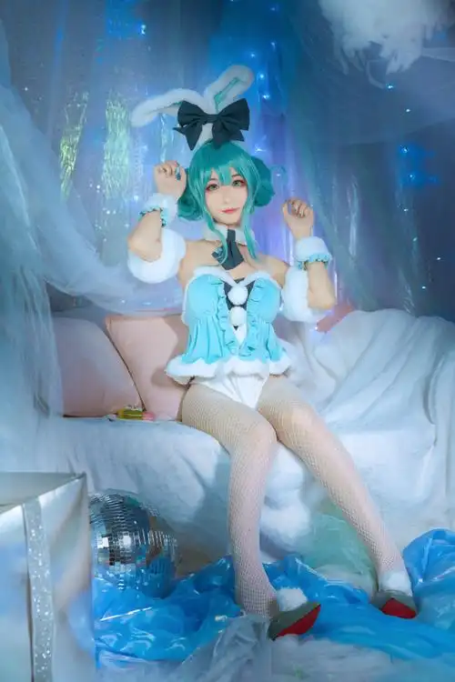 初音未来cosplay是软软的小白兔