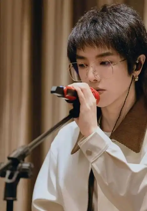 没想到!人民文娱竟高度评价华晨宇,华晨宇是否真的名副其实?