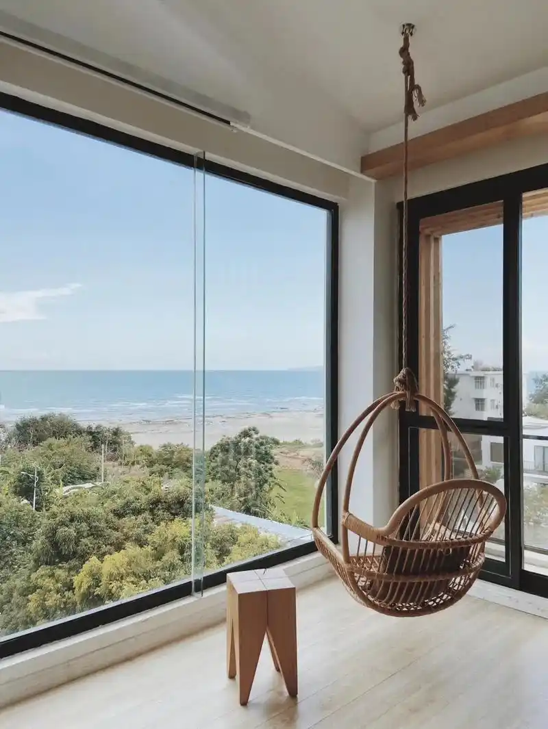 北海涠洲岛|天空之镜 海景落地窗吊椅民宿 这家民宿楼顶的天空 - 抖音