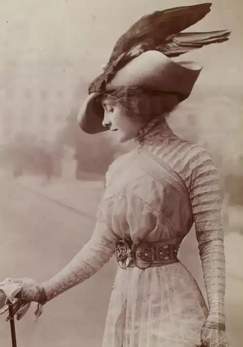 20世纪初的曼妙身型百年前的经典礼服裙欣赏