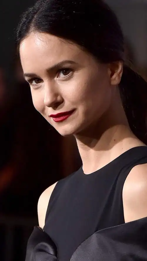 凯瑟琳·沃特斯顿 01