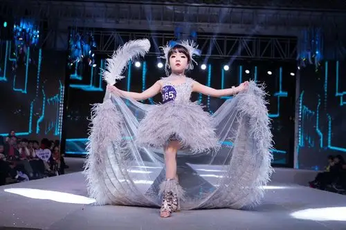 杨琦 ,女,身高175cm,ccac中国少儿艺术专业委员会认证模特导师