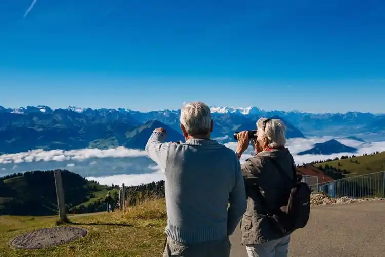 老夫妇一起旅行什么最有爱了
