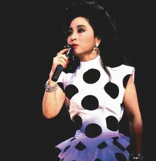 徐小凤:连开43场演唱会,春晚为她破例,如今75岁无夫无子_音乐_香港