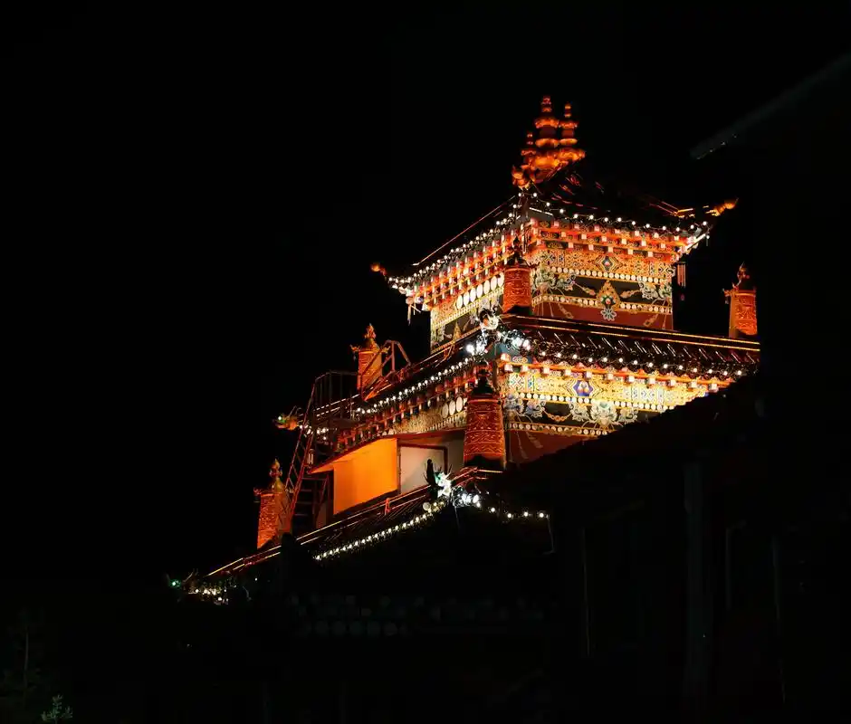 图文伙伴计划 色达,最美的夜晚. 一身红衣修佛心,一度红墙 - 抖音