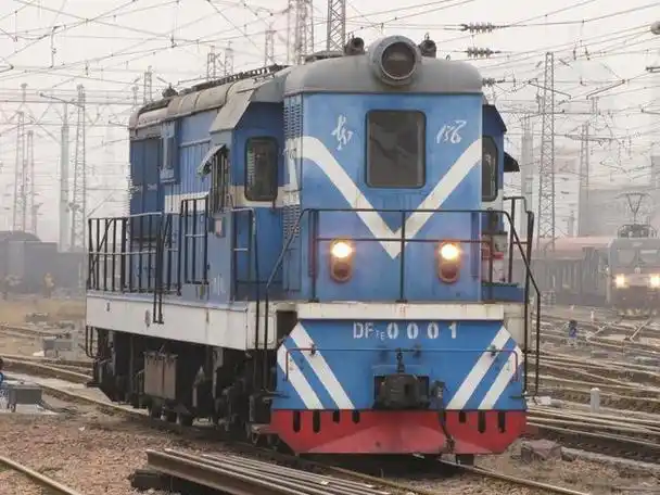 东风7e型内燃机车