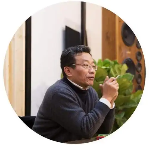 如何看待"哲学王子"王德峰教授课上吸烟?黄侃:跟我比不算啥