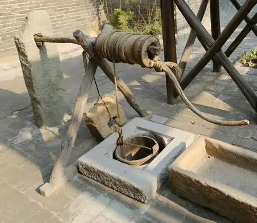 老式灶台,很多关中农村如今依然在使用,这种灶台大部分是烧柴的,最