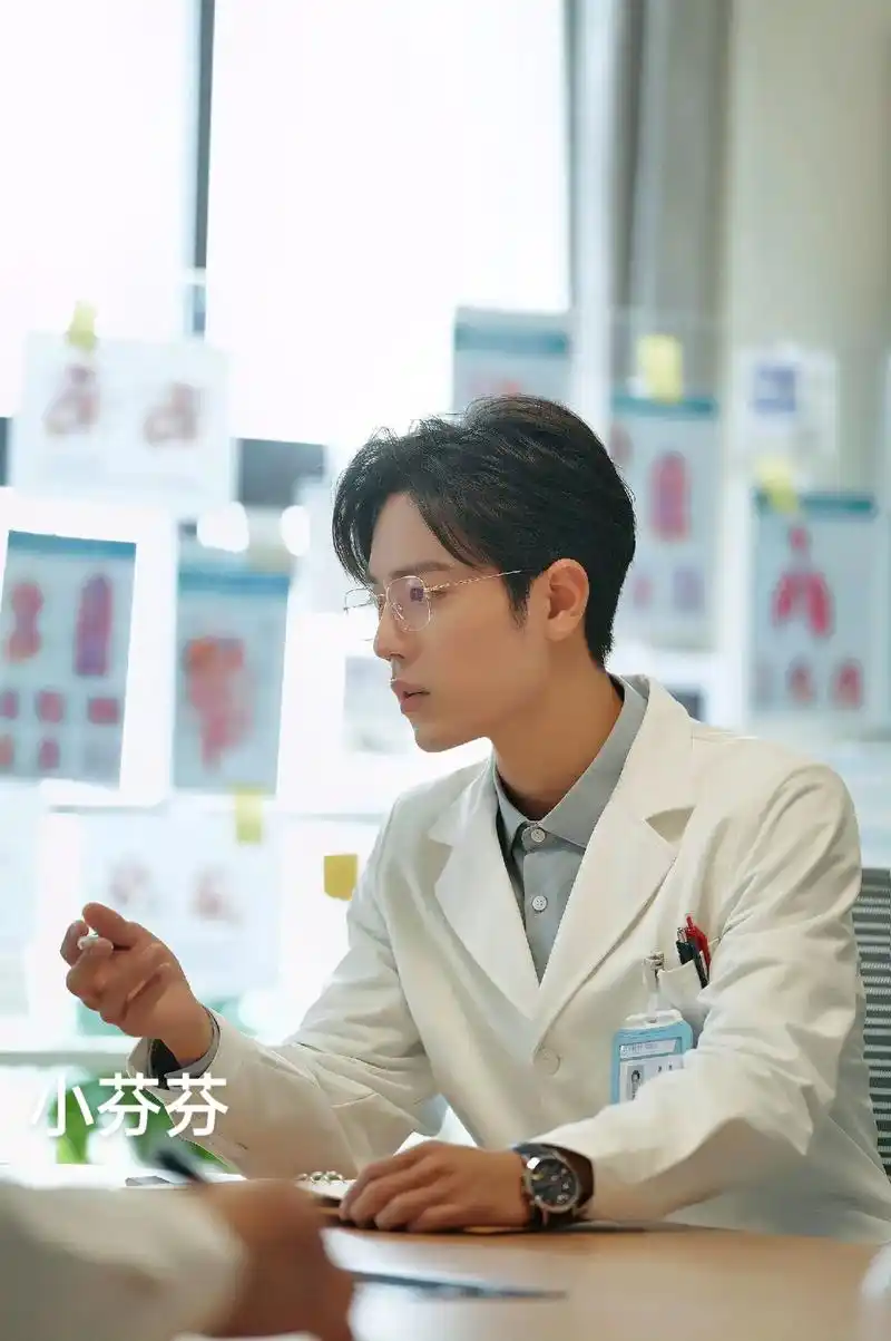 肖战 #余生请多指教 #顾魏 穿白大褂的顾医生真的太帅了. - 抖音