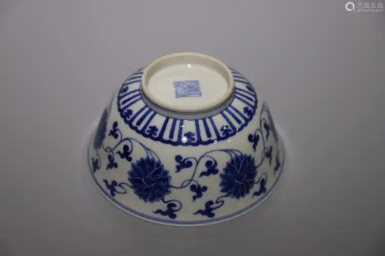 清大清道光年制款青花缠枝莲碗