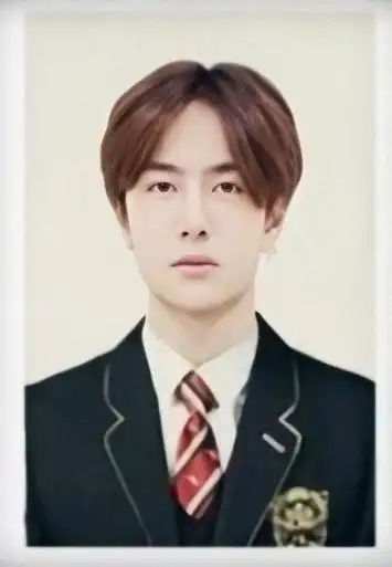 爱看一些王一博证件照 嘿嘿☺️☺️