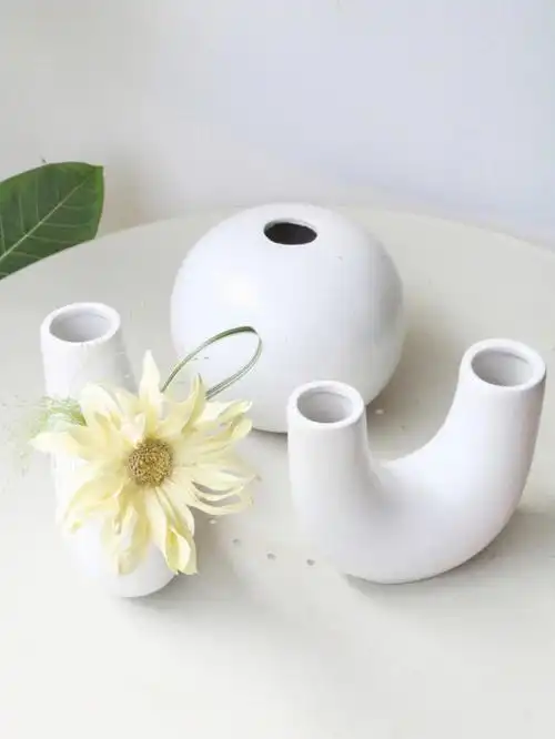 简易花瓶桌上摆着可爱的小物件09