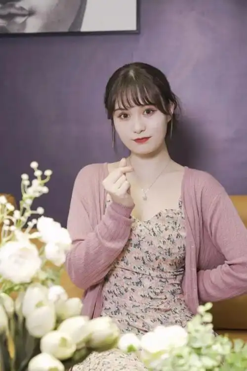 鹿小卷 - 真实姓名,男朋友,整容风波 - 青元名人堂