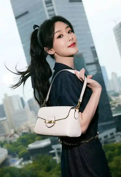 杨紫写真造型合集:温柔甜美,玲珑可爱