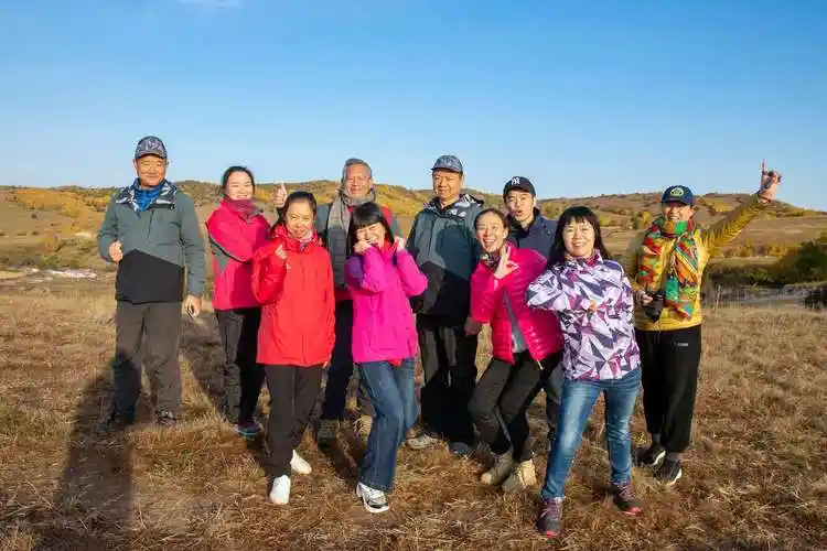 赴乌兰布统采风活动,湖南平江县青年摄影家协会会员10人合影.