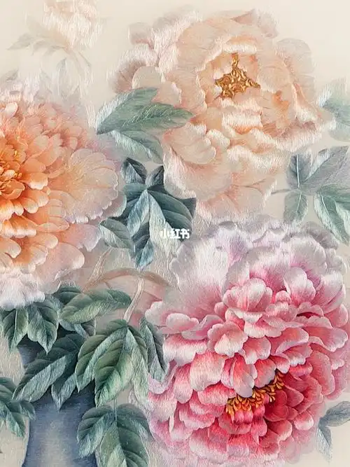 姚建萍苏绣瓶中花卉