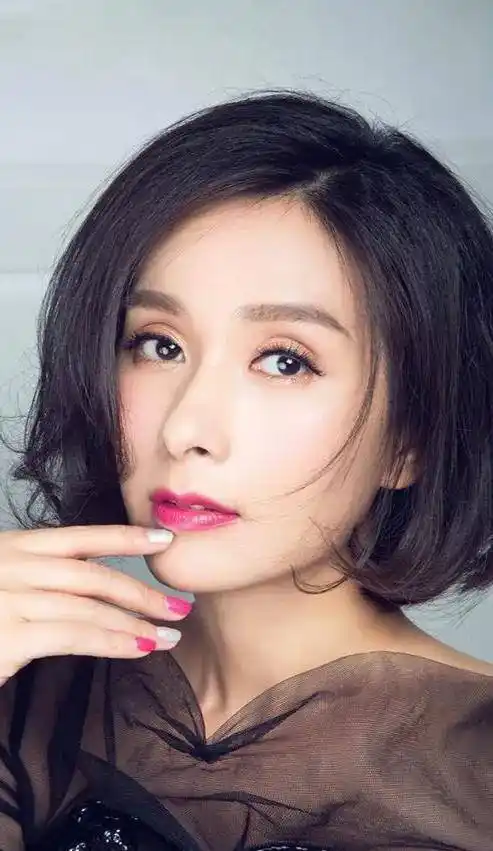 眼窝凹陷能有多美?五位深眼窝女星,演绎不同的美好_袁泉_陶虹_双眼皮