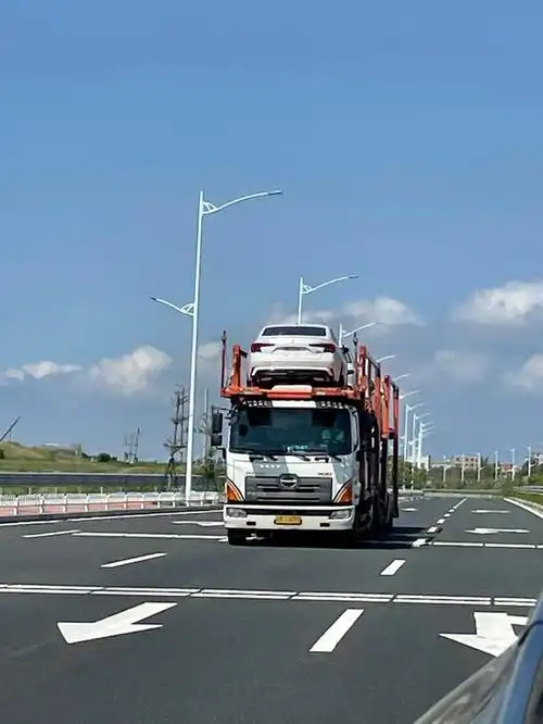 作为现代物流运输的重要工具,拖车扮演着至关重要的角色.