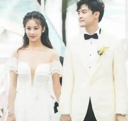 颖儿庆祝结婚两周年,与付辛博贴脸自拍撒狗粮,海岛婚纱照太浪漫_婚礼