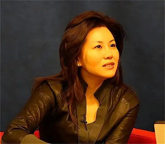 1994年,凭借不懈的努力,23岁的方静获得到中央广播电视台实习的机会