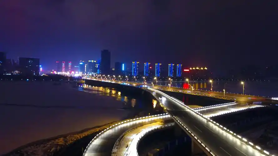 夜观青年大街夜景