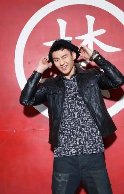 当时伊利找到宁泽涛,想要与他寻求合作,宁泽涛按照流程,递交了申请