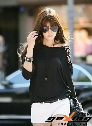 女生黑色t恤搭配什么裤子好看