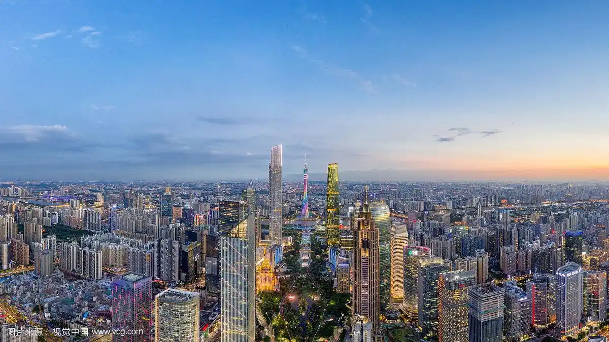 航拍视角下的广州珠江新城城市天际线全景