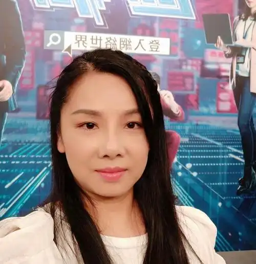 在香港娱乐圈中,有一位名叫黄梓玮的演员,每当人们聊到那些平凡,真实