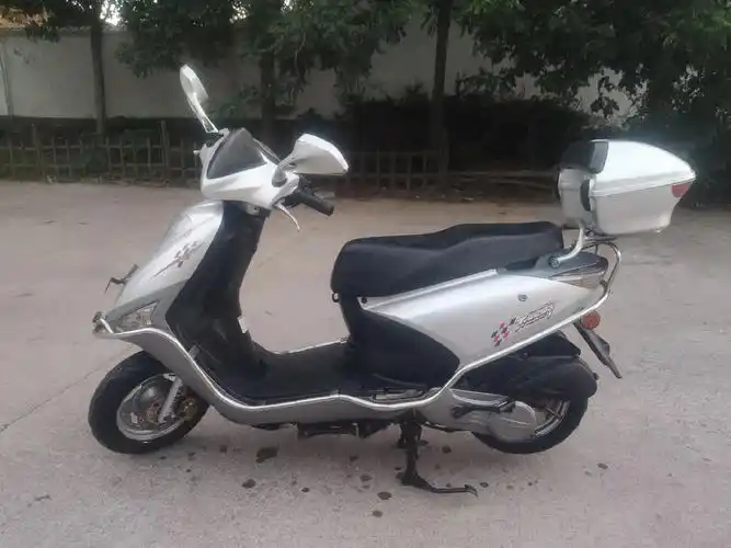 极品豪爵100,成色如图非常新,发动机声音小蜜蜂,提速小火箭 - 抖音