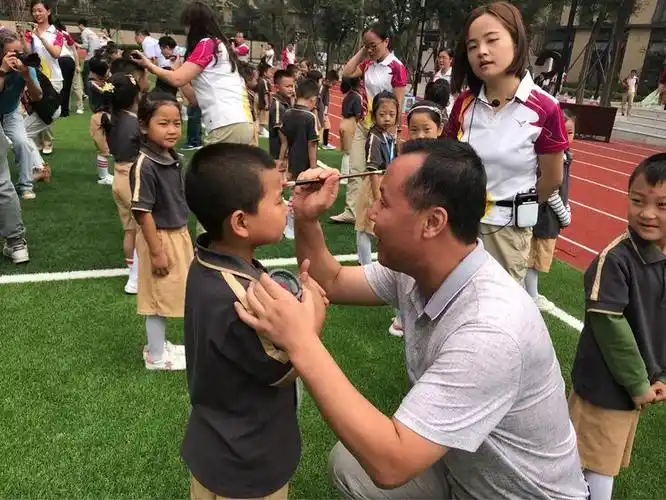 莲湖区远东实验小学举行盛大开学典礼暨教师节庆祝活动