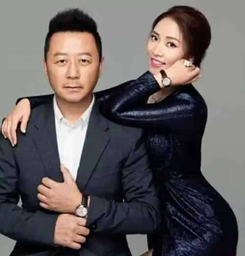 回顾演员郭涛娶小17岁重庆美女李燃婚后生一儿一女幸福美满