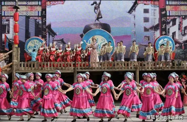 传统舞蹈类国家级非遗项目摆手舞在女儿城定期表演