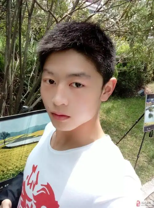 【帅男秀场】李群辉 19岁 水瓶座 自由职业者