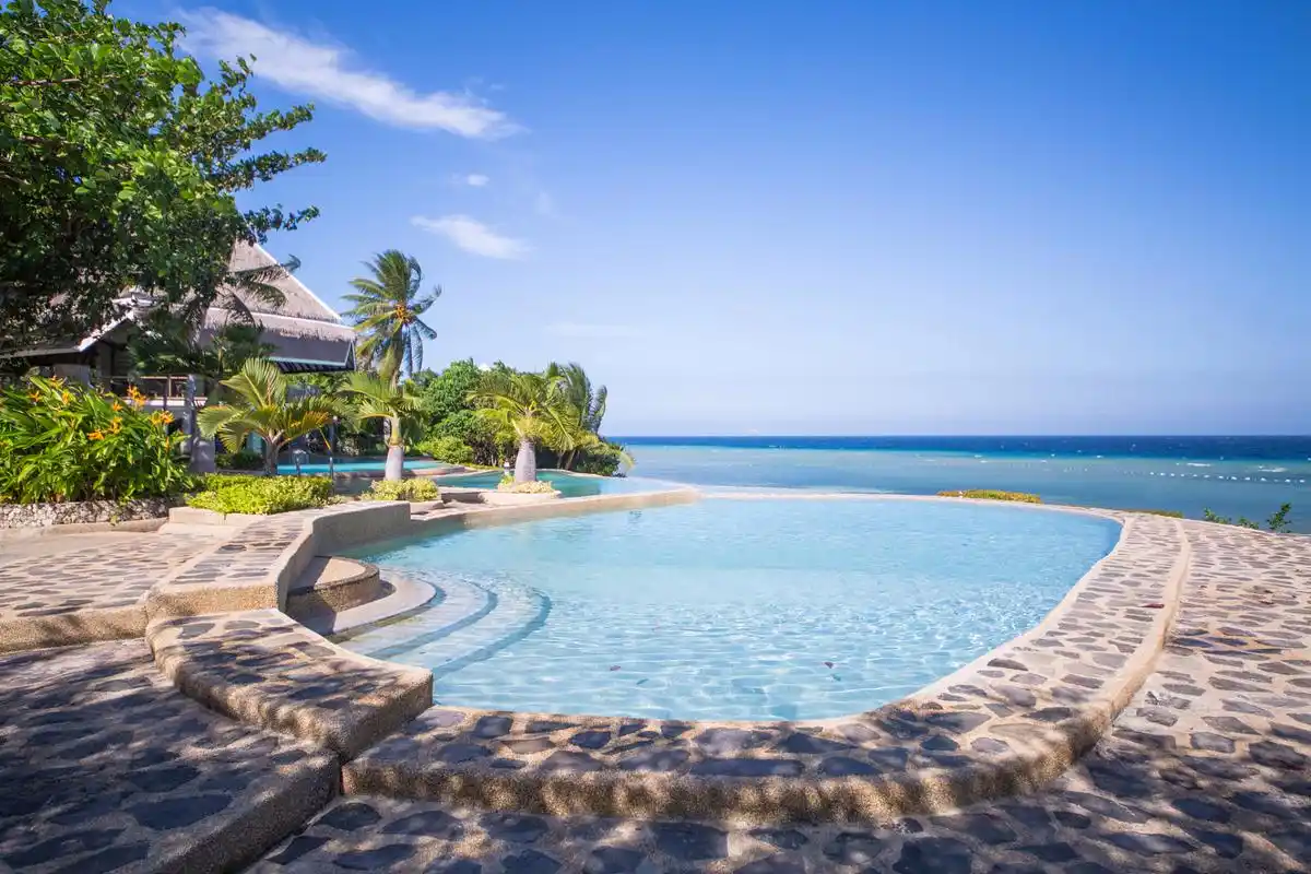 宁静海滩,独特风景,温泉,海鲜美食和文化艺术活动都是吸引人的地方.