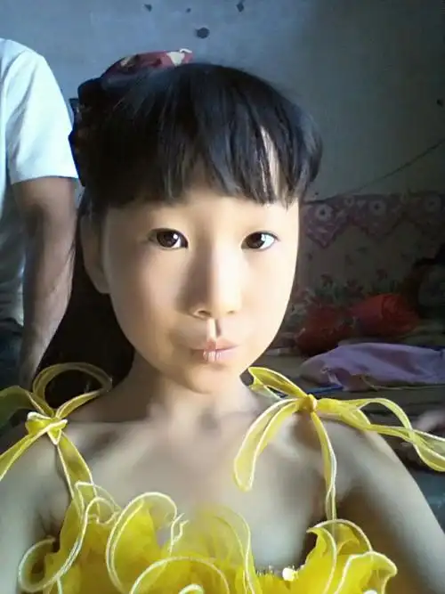 我在城关二小读书,我是四年级二班的蔡欣雨,今年我9岁了!