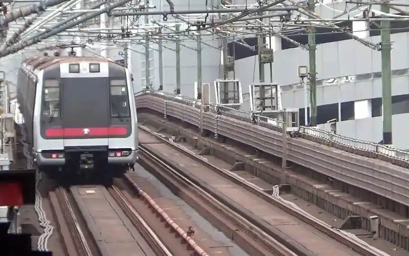 港铁荃湾线 m-train a277/a264车 葵芳站出站 a231/a246车 葵芳站进站