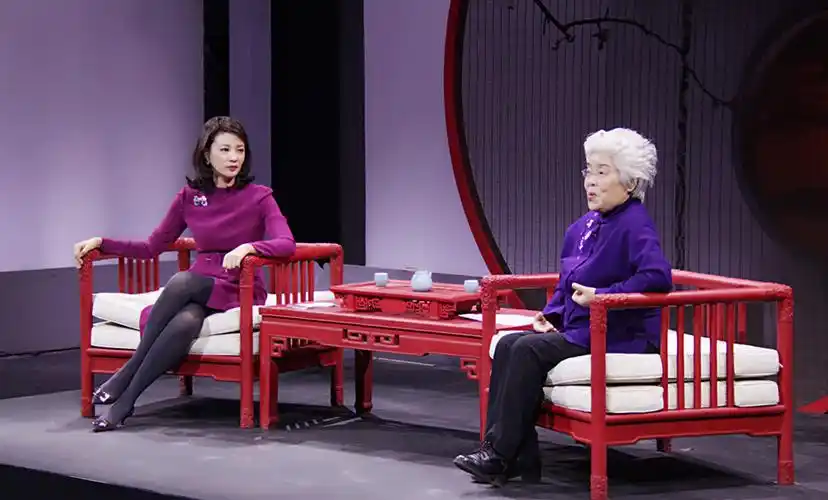 《文明之旅》主持人刘芳菲高清图集9/10央视中文国际频道主持人刘芳菲