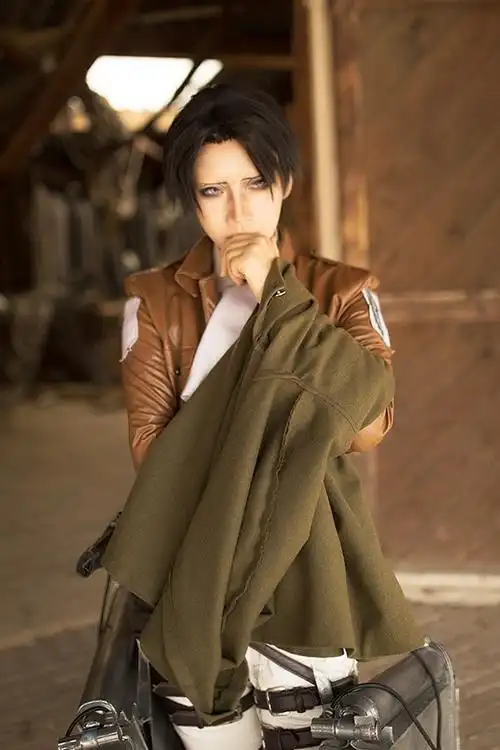 这个兵长的cos超还原有没有?看帅气小哥扮演的利威尔简直神似!