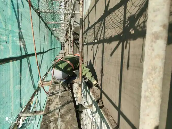 外墙抹灰完成40%