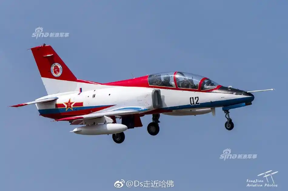 炫技水平高!我军红鹰表演队k8教练机亮相珠海