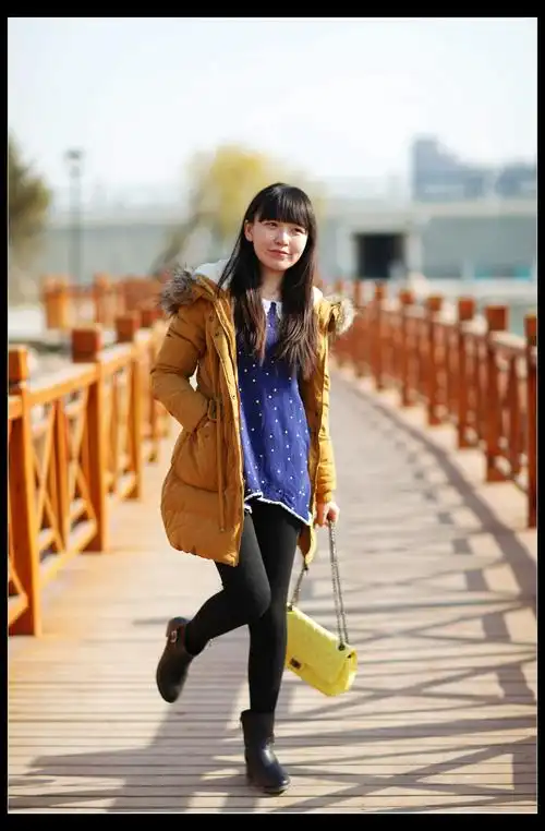 中午顶光拍老婆,试试镜头,消化消化食物.