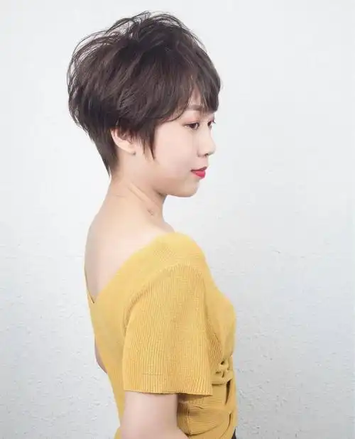 都说剪短发会上瘾,特别是像这种超短的短发,不仅考