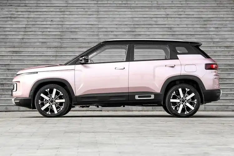 吉利icon巧克力正式上市 售价10.99-12.99万