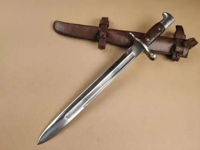 刺刀,1900生产,距今已经一百多年历史,配原装也牛皮鞘,隶属美军的野战