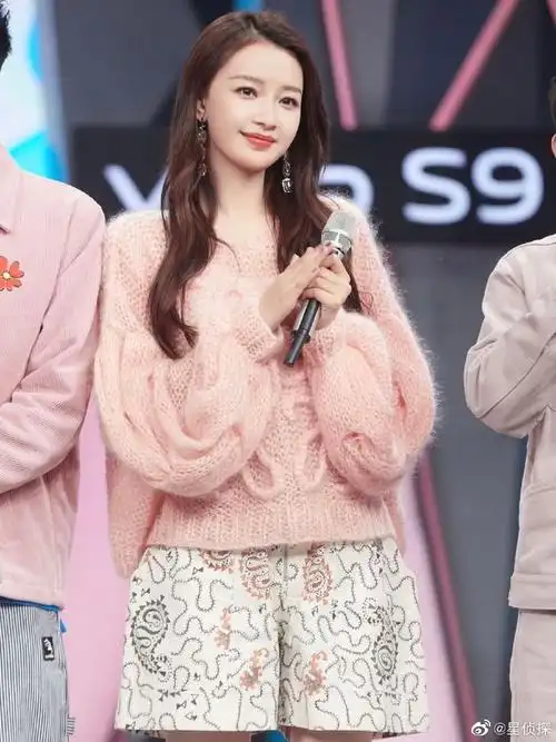 孙怡妈妈年轻时生图能打##孙怡晒妈妈年轻照片