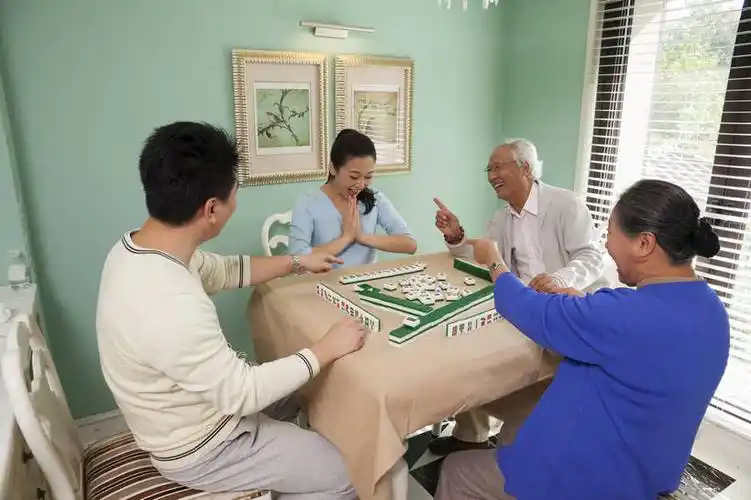 东方人,中年人,老年人,四个人,家庭,横图,彩色,室内,白天,侧面,聚会